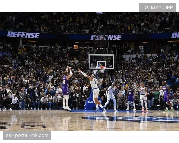 布朗尼和拉拉维亚下半场顶替詹姆斯和肯纳德首发出战湖人收官战